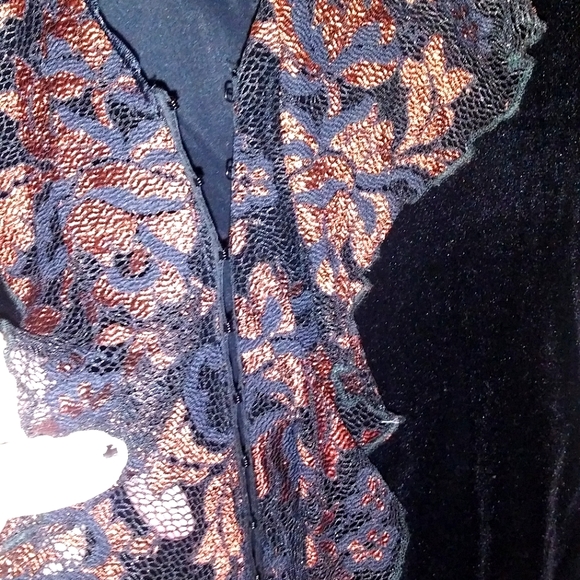 Vintage casadei velvet and lace top size medium. - Picture 5 of 5
